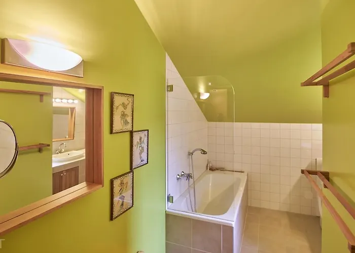 Comfortable And Spacious With Garden In Mondsee Tiefgarben