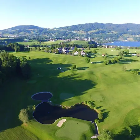 Apartmán Comfortable And Spacious With Garden In Mondsee Tiefgarben